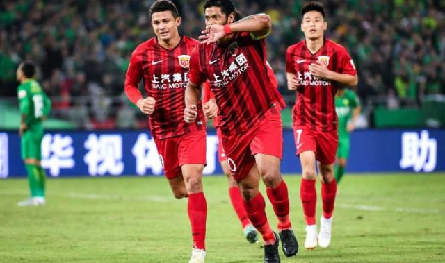  拜仁慕尼黑客场力克多特蒙德，继续领跑德甲积分榜  