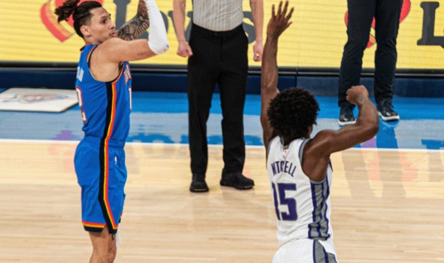  萨博尼斯两双助国王轻取活塞喜迎三连胜佳绩