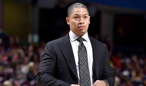  老鹰官宣解雇主教练麦克  