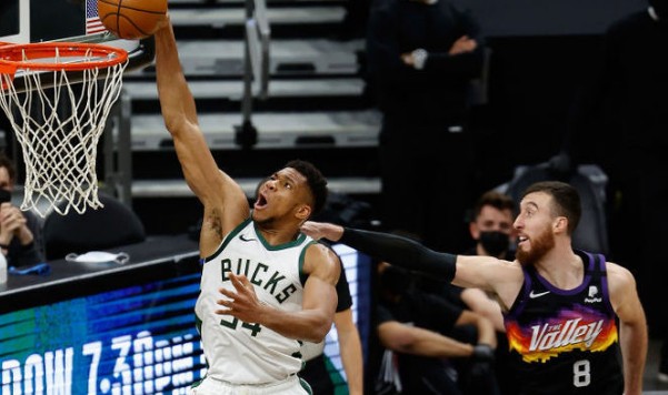  班凯罗高效两双魔术爆冷掀翻雄鹿展现黑马本色  