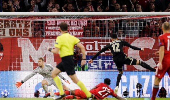  拜仁队长诺伊尔伤愈复出即零封对手  