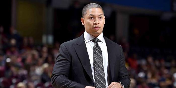  老鹰官宣解雇主教练麦克  