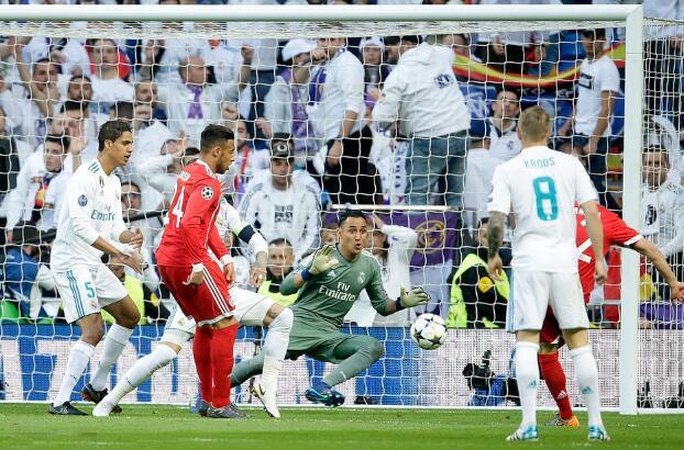 拜仁官宣签法国天才中卫补强防线短板  