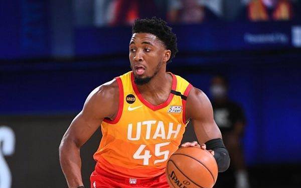  穆雷冲突染红离场，老鹰末节崩盘负于尼克斯  