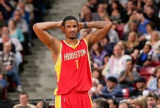  奥格斯堡攻防转换流畅，团队配合成就精彩胜利